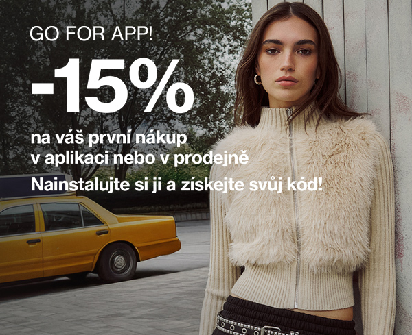 Modelka v krémovém svetru s kožešinovým předním dílem stojí u žlutého taxíku. Vlevo bílý text: GO FOR APP! –15 % na váš první nákup v aplikaci nebo v prodejně. Nainstalujte si ji a získejte svůj kód!